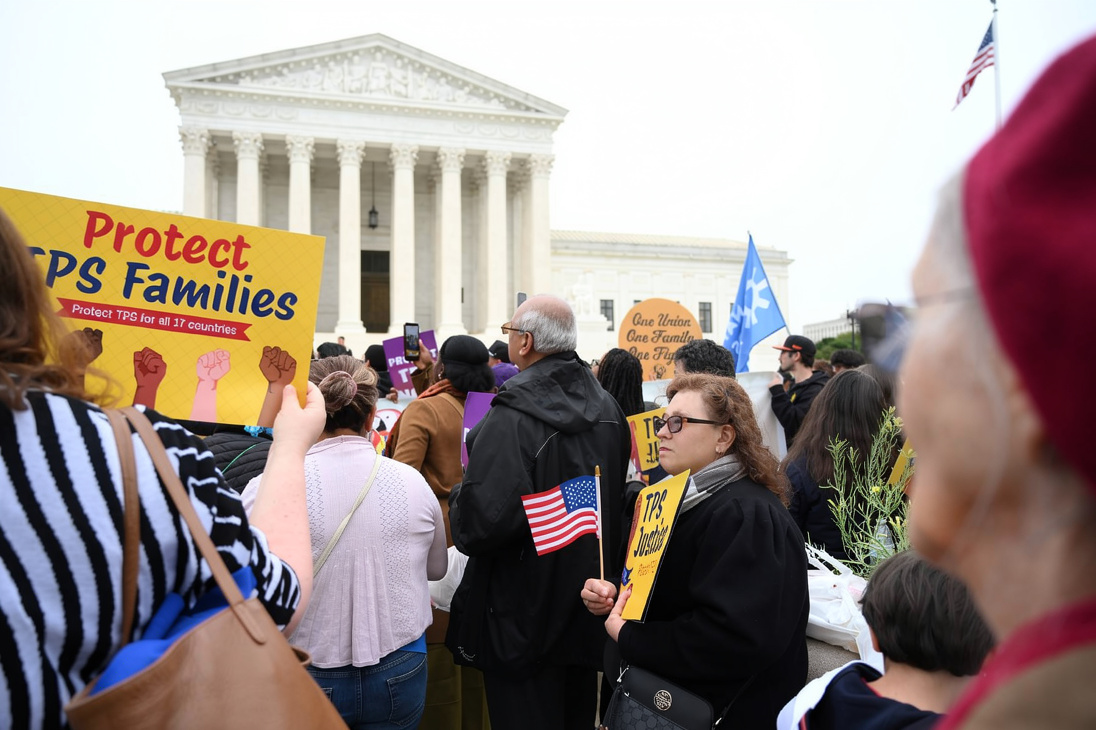 La Cour suprême américaine examine la révocation du statut protégeant les immigrés haïtiens et syriens